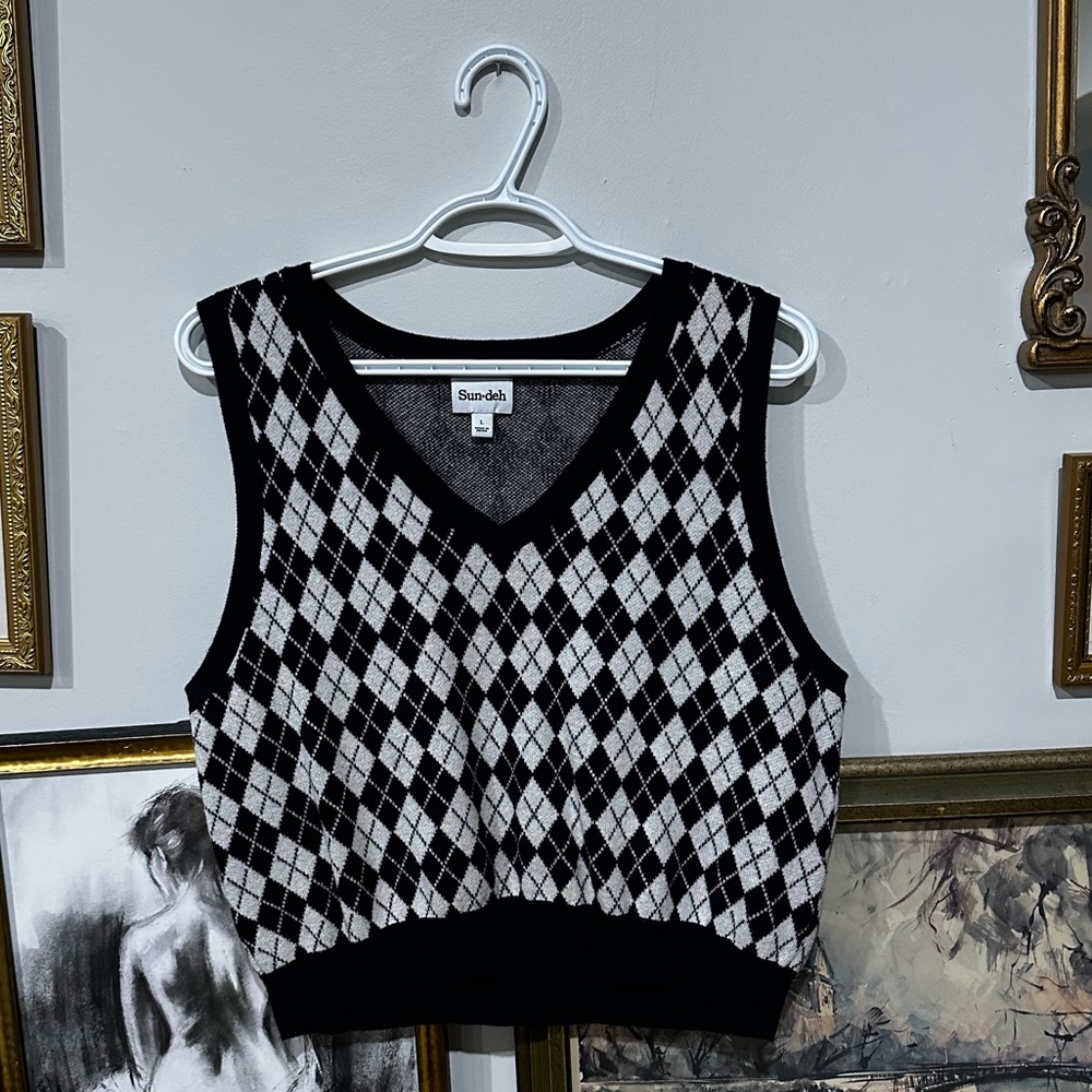 Aritzia Black and White Argyle Crop Top